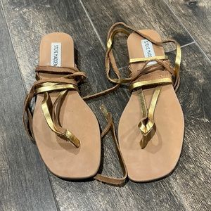 Barely worn! Steve Madden Wynn Sandal in metallic gold. Size 8.5 lace-up sandal